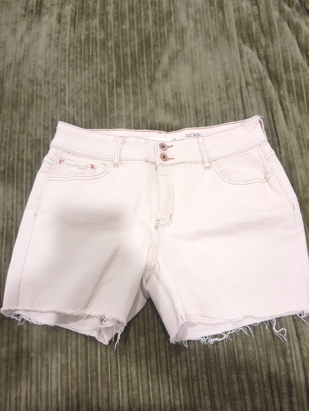 !it jeans Cream Color Frayed Hem Denim Shorts